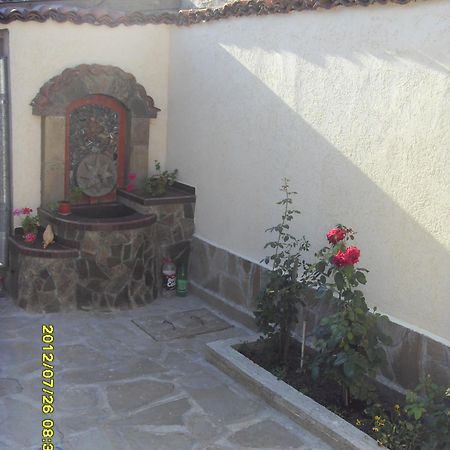 Guest House Vodolei Котел Екстер'єр фото